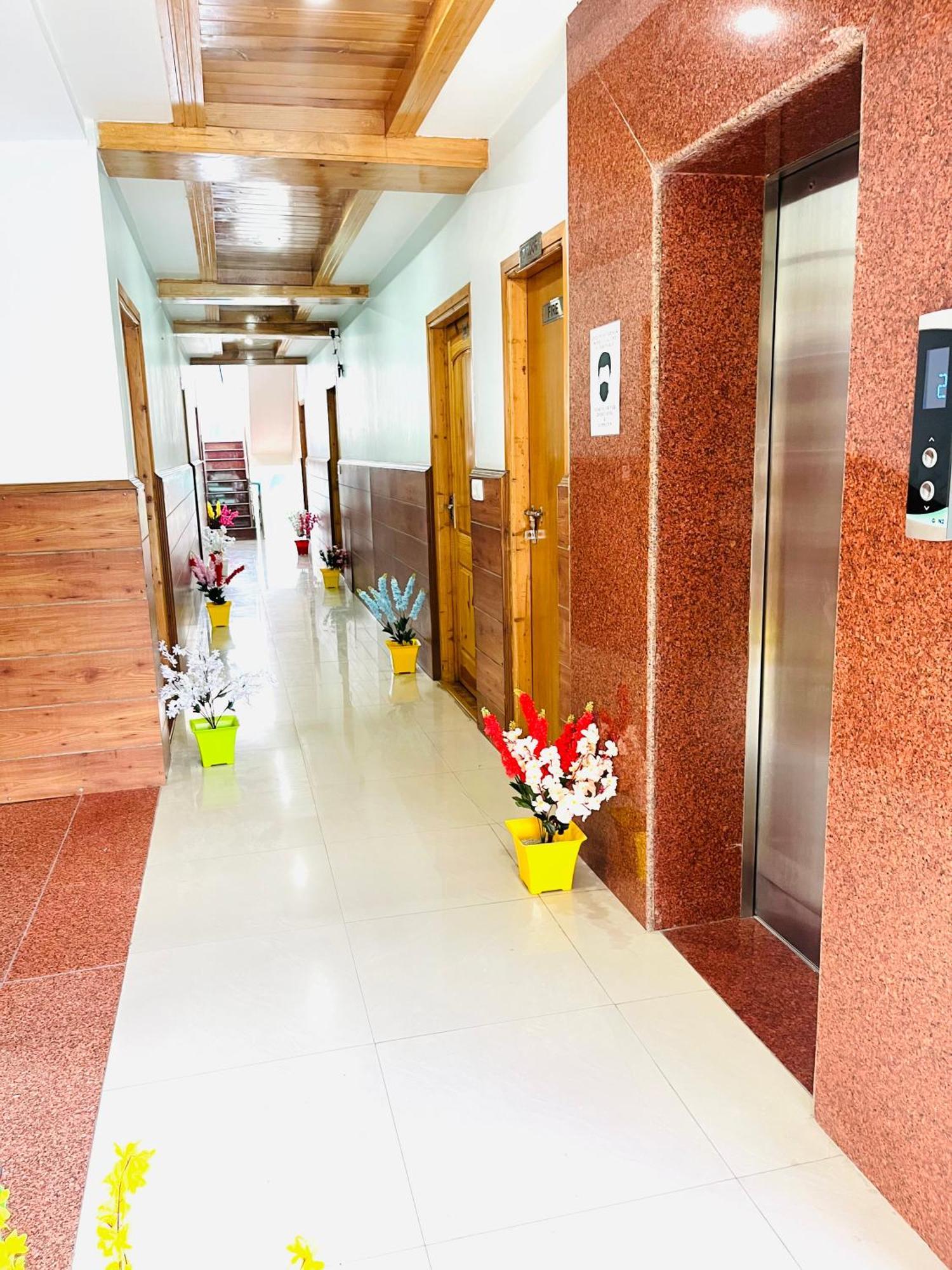 Tata Vista Resort Mall Road Manali - Centrally Heated & Air Cooled Екстериор снимка